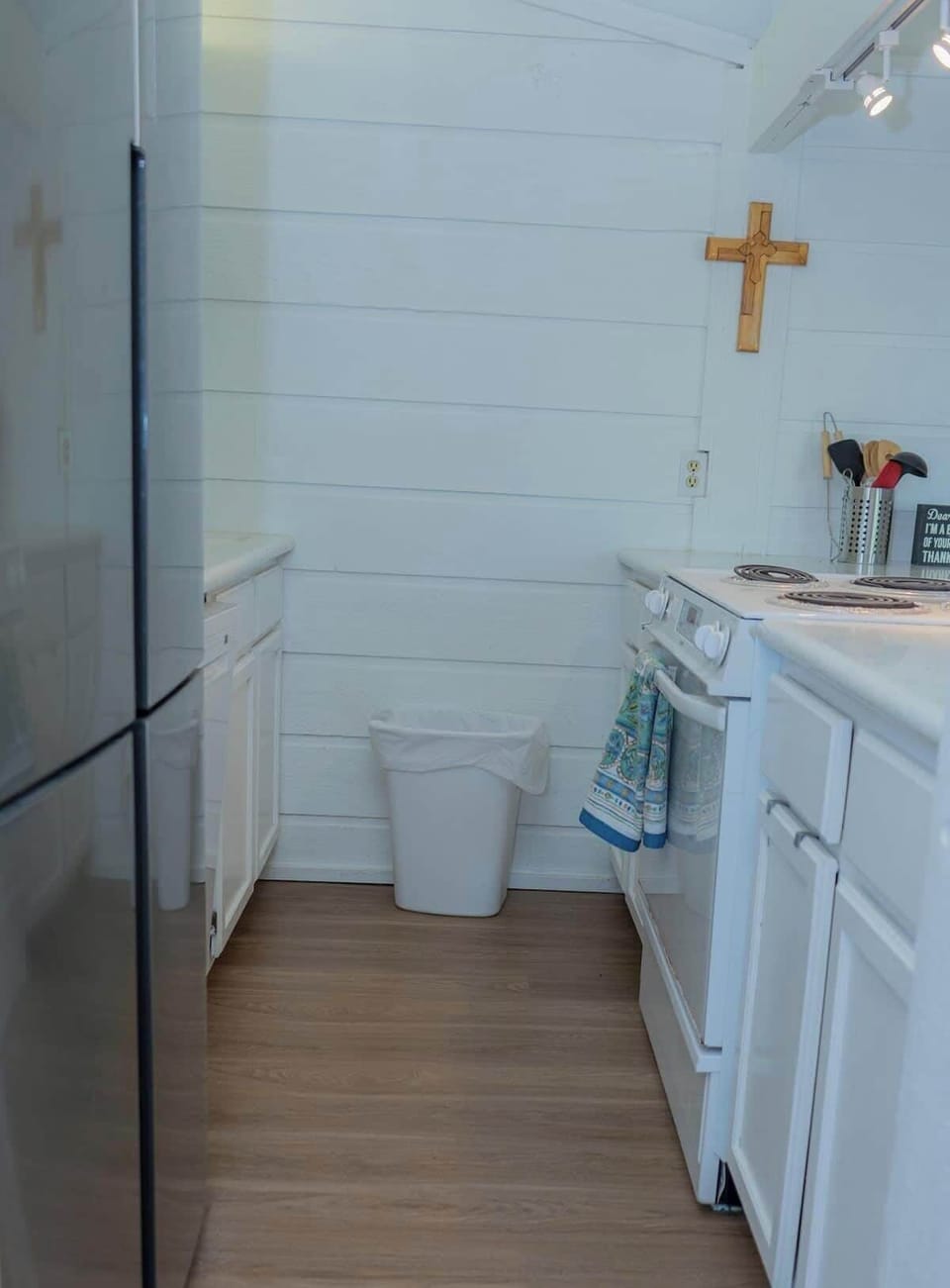 Apartment, 2 Bedrooms | Private kitchen | Fridge, oven, coffee/tea maker, toaster