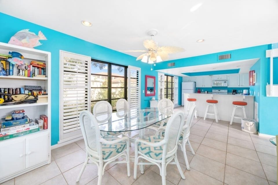 Condo, 2 Bedrooms | Dining