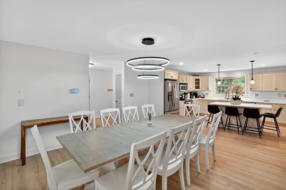 House, 5 Bedrooms | Dining