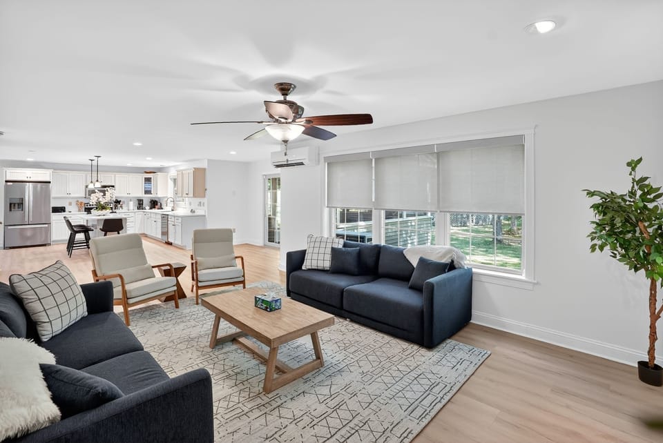 House, 5 Bedrooms | Living area | Smart TV, streaming services