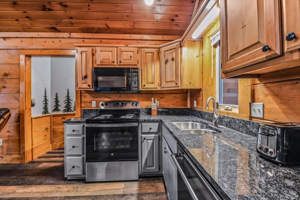 Cabin, 2 Bedrooms | Private kitchen | Coffee/tea maker, fridge, oven, toaster