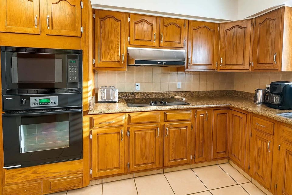 House, 4 Bedrooms | Private kitchen | Coffee/tea maker, fridge, oven, toaster