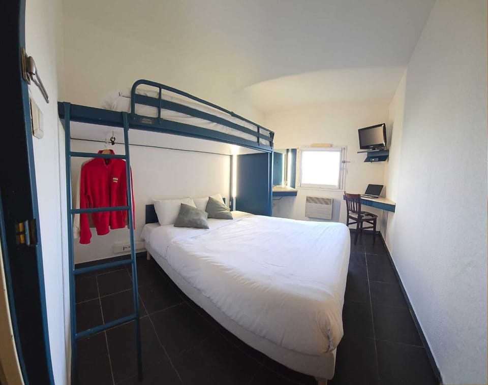 Economy Triple Room | Free WiFi, bed sheets