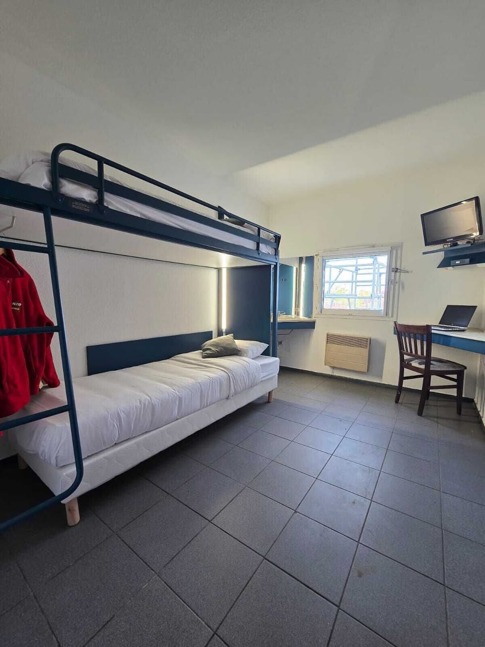 Economy Twin Room | Free WiFi, bed sheets