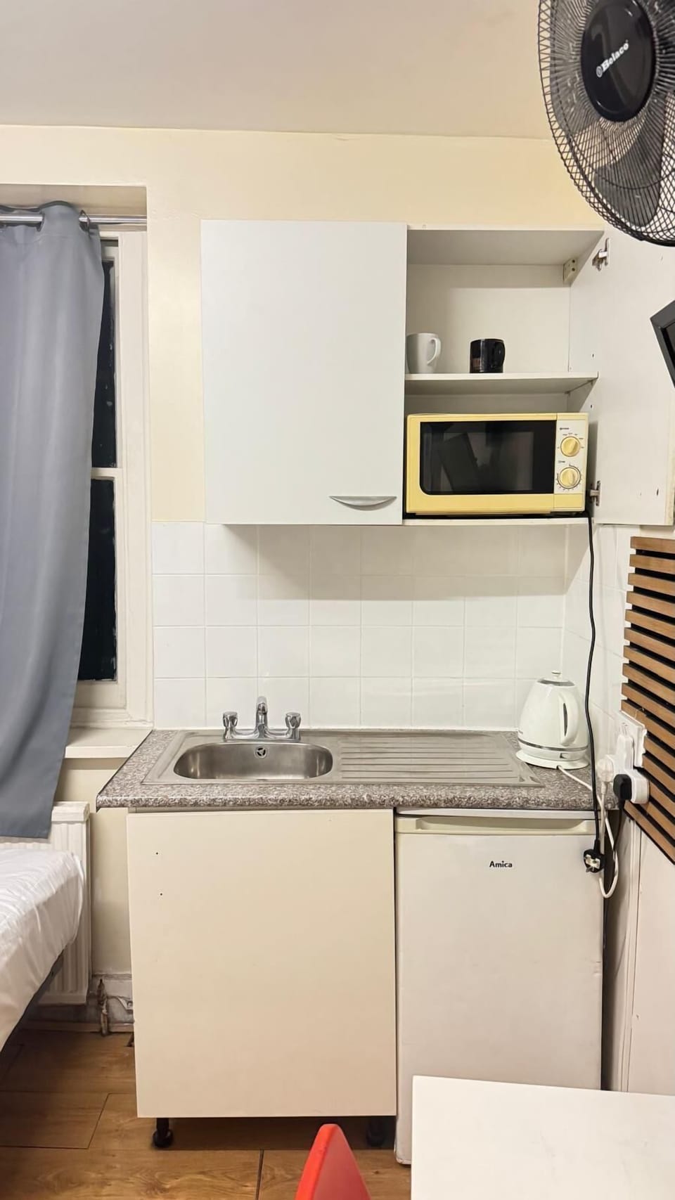 Triple Room (37 Collingaham Place) | Private kitchen | Coffee/tea maker, electric kettle