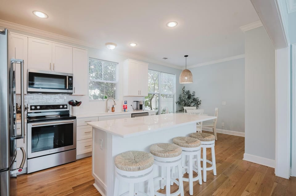 House, Multiple Beds, Patio, Garden View (Coastal Quarters) | Private kitchen | Fridge, microwave, oven, stovetop