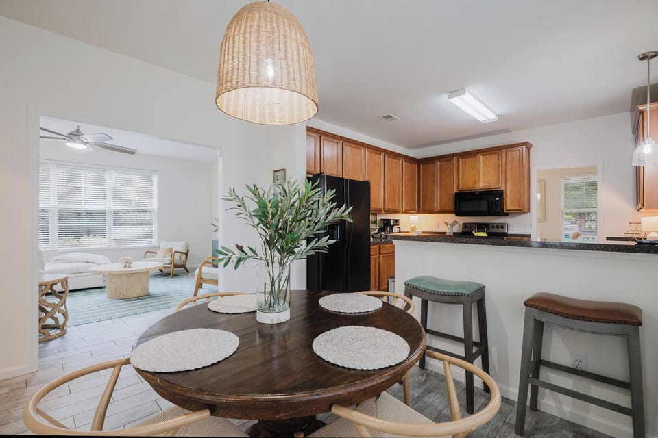 House, Multiple Beds, Patio, Garden View (Happy Days) | Dining