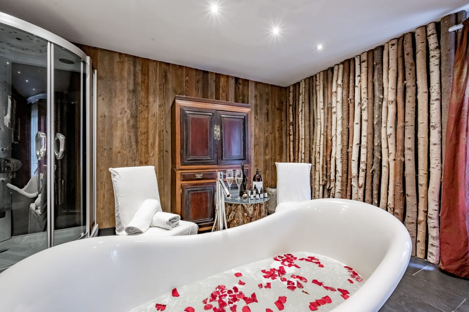 Sauna, steam room, body treatments, body wraps, body scrubs, detox wraps