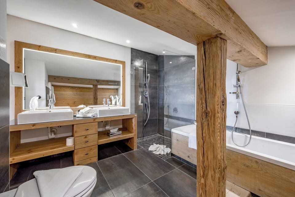 Junior Suite, Balcony | Hypo-allergenic bedding, minibar, in-room safe, desk