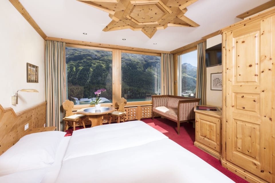 Deluxe Double Room | In-room safe, individually decorated, individually furnished, desk
