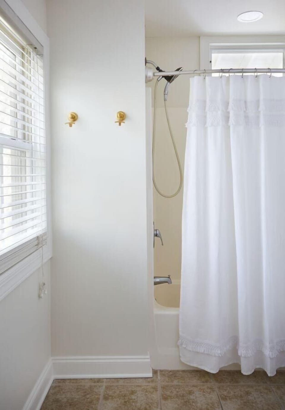May River Breeze! 3-story Townhouse in Old Town's Promenade House in Bluffton
