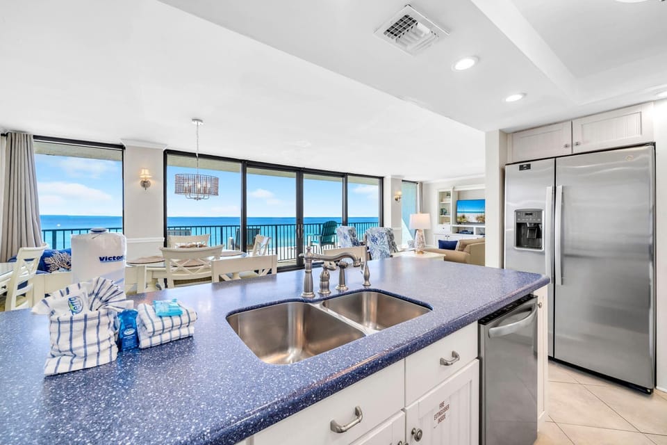 Condo, Multiple Beds (Seachase E301) | Interior