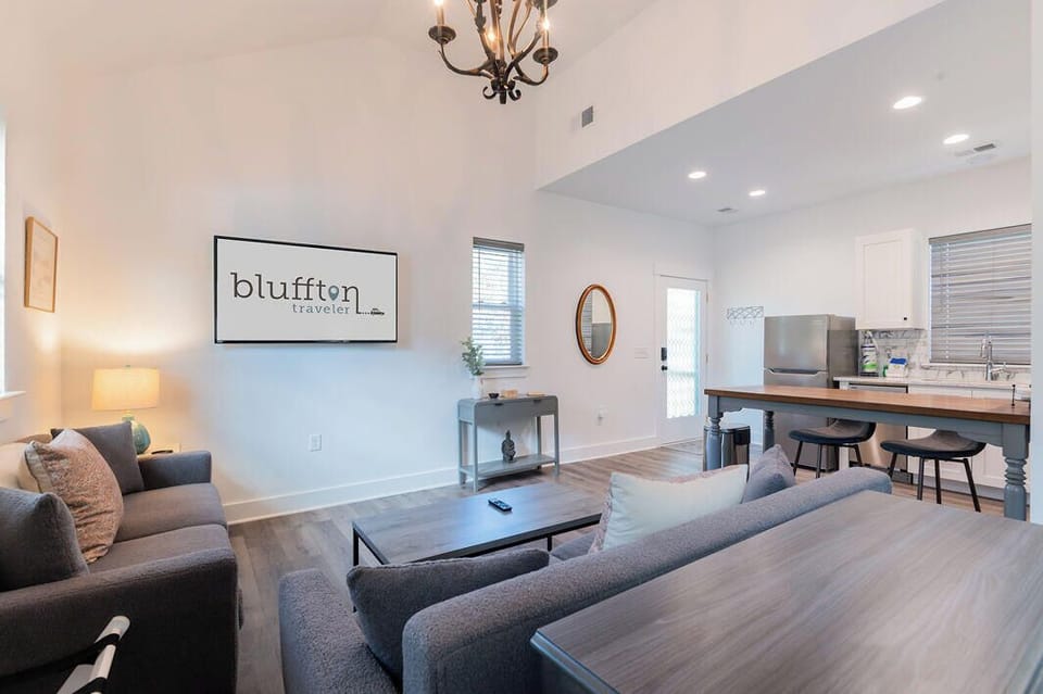 Studio, 1 King Bed, Kitchen, Garden View (Old Town Loft) | Living area | 42-inch flat-screen TV with digital channels