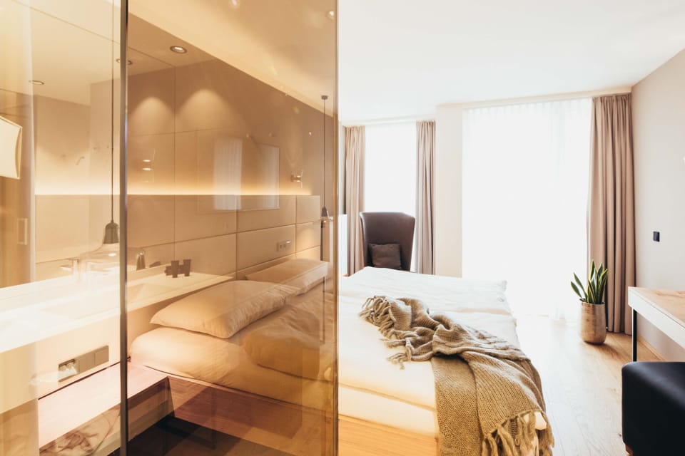 Classic Double Room, Balcony | Minibar, in-room safe, desk, soundproofing