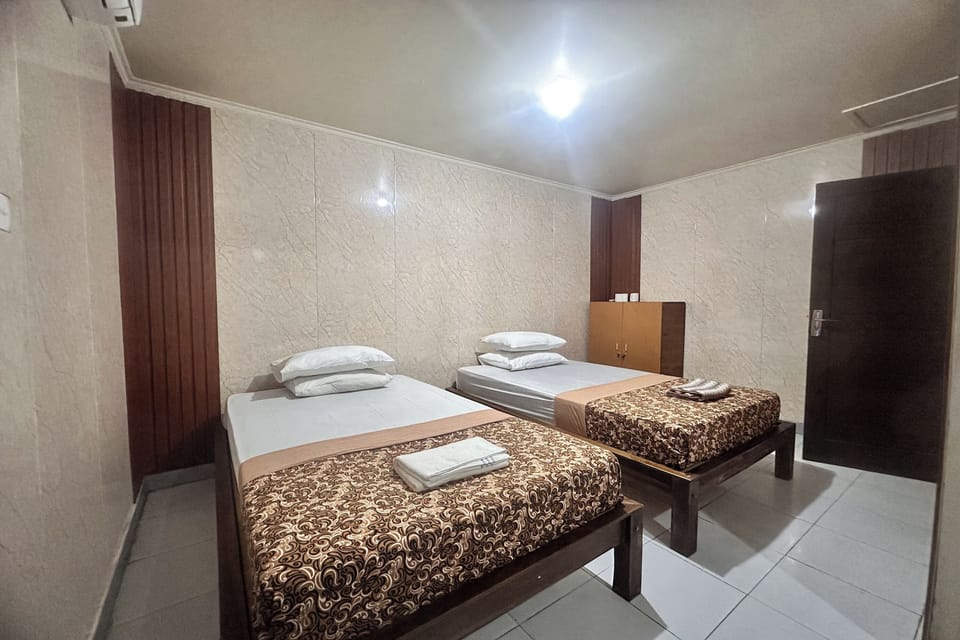 Standard Twin Room | Desk, free WiFi, bed sheets
