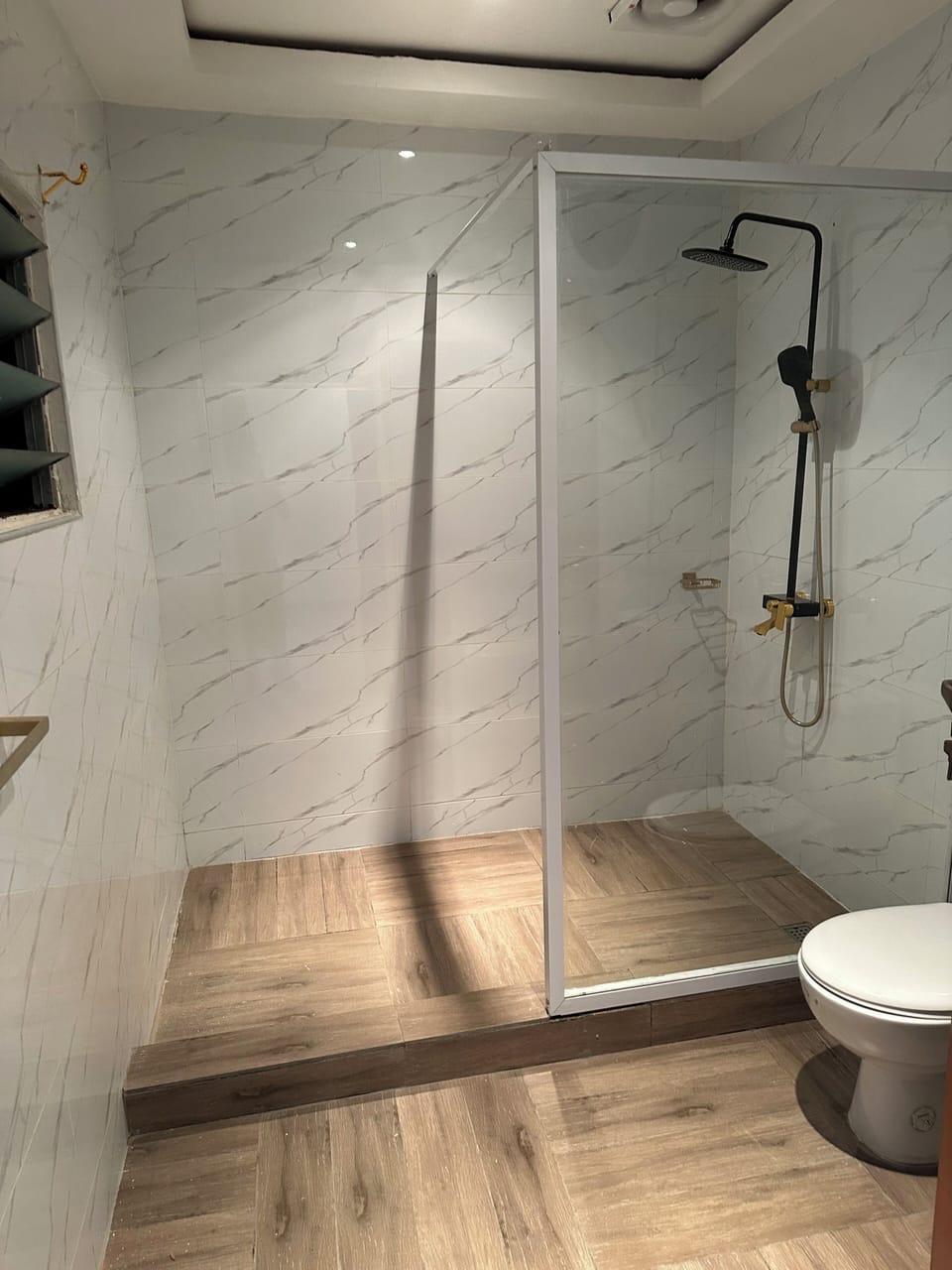 Deluxe Double Room, City View | Bathroom | Shower, towels, soap, shampoo