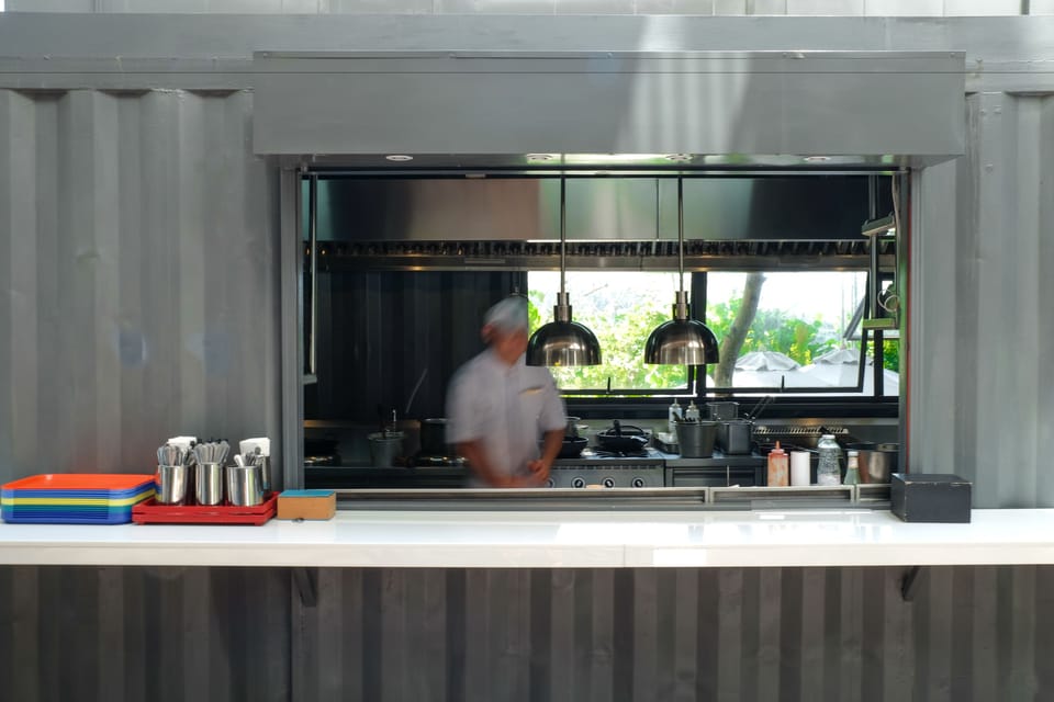 2 restaurants; breakfast, lunch, dinner, and brunch served