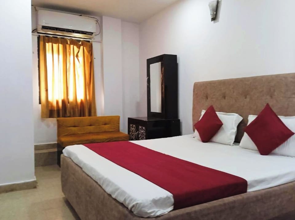 Hypo-allergenic bedding, desk, soundproofing, free WiFi