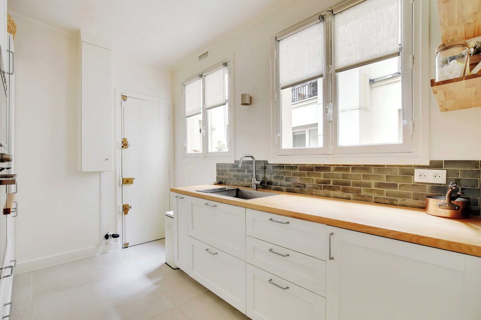Apartment | Private kitchen | Fridge, microwave, oven, stovetop