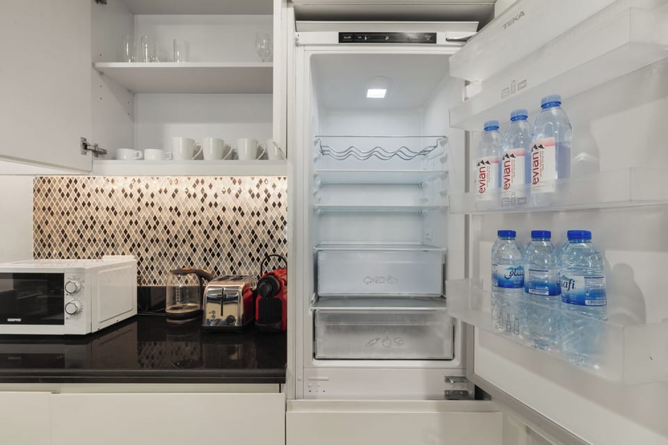 Superior Apartment, City View | Private kitchenette