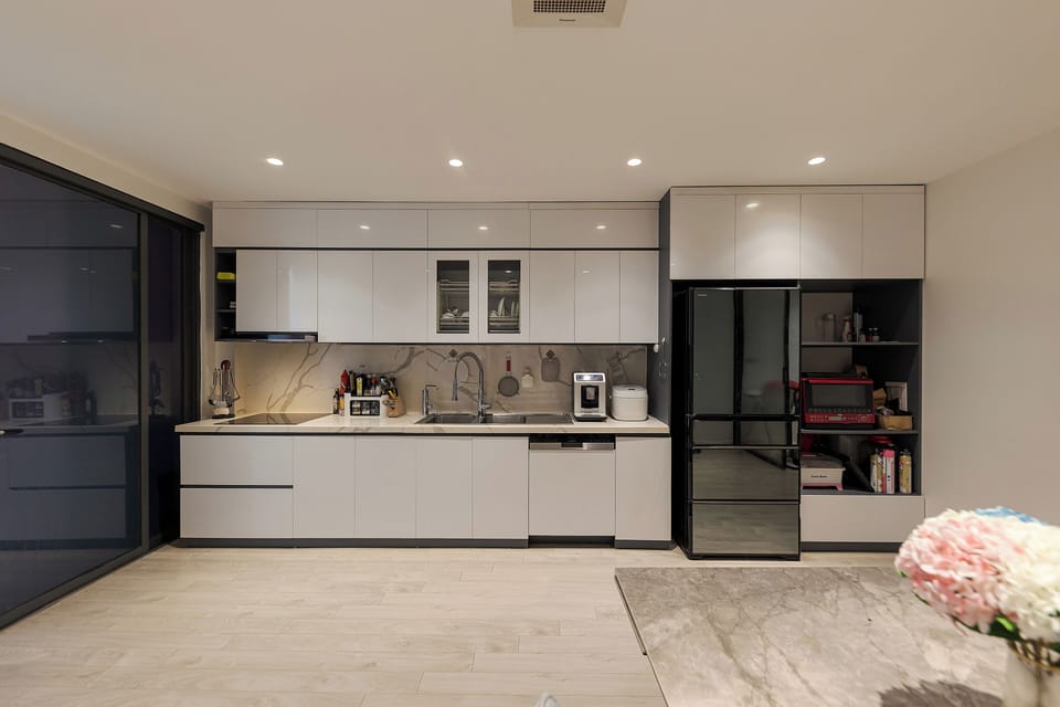 Room, City View | Private kitchen