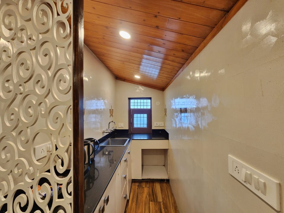 Family Room, Balcony, Mountain View | Private kitchen