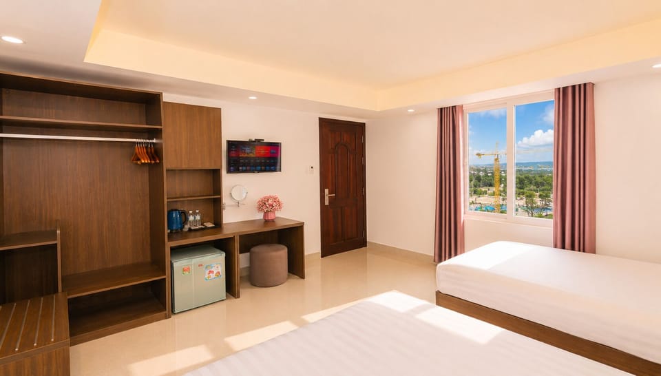 Standard Triple Room | Minibar, individually decorated, individually furnished, desk