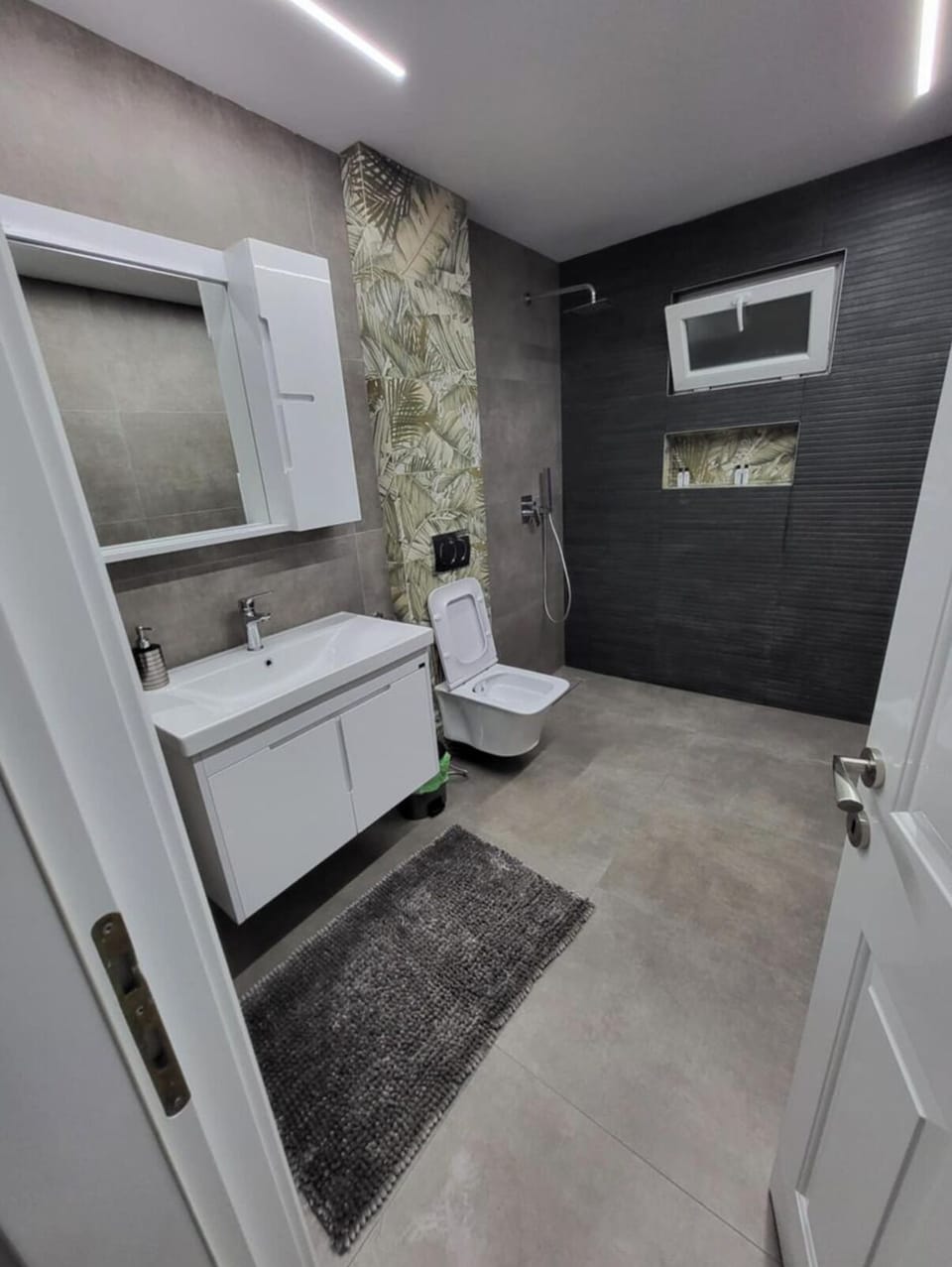 Apartment, 1 Bedroom, Balcony, Hill View | Bathroom | Free toiletries, hair dryer, towels, soap
