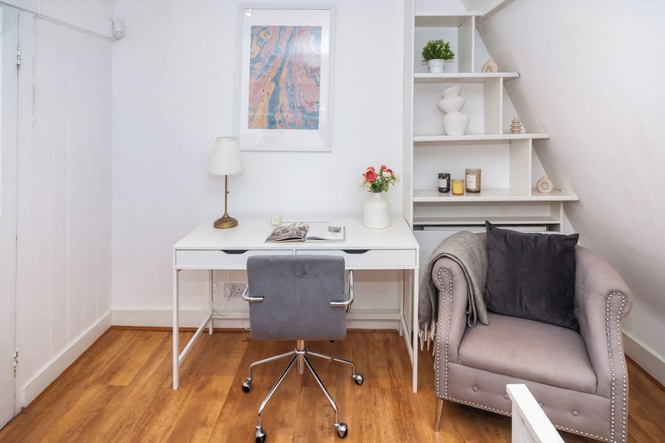 City Apartment, 3 Bedrooms, Non Smoking | Iron/ironing board, cribs/infant beds, travel crib, free WiFi