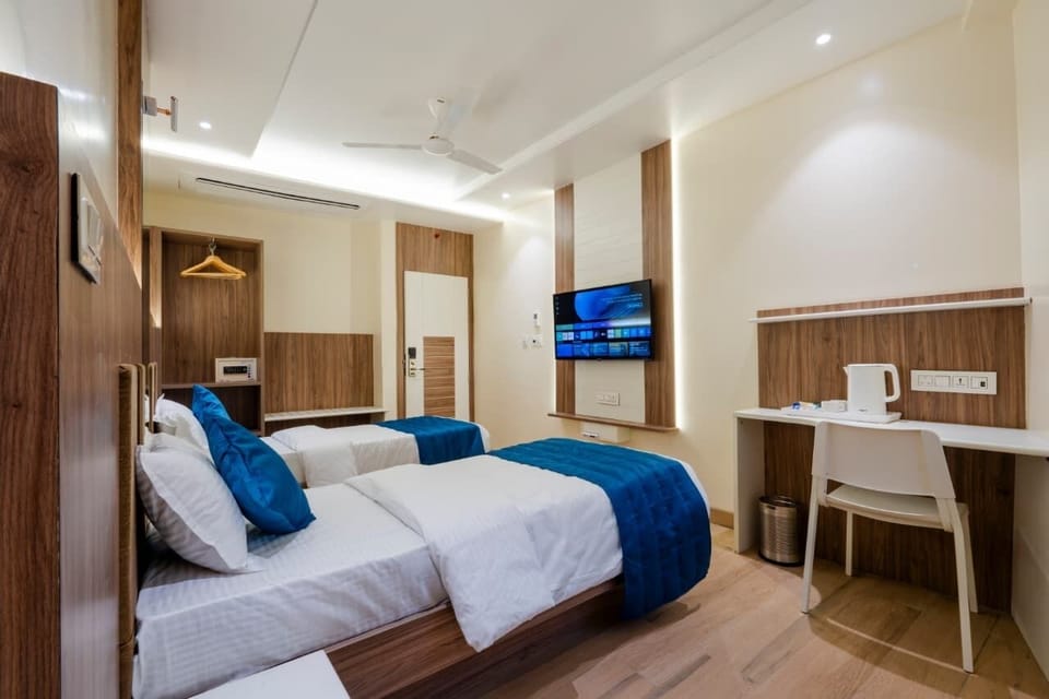 Executive Twin Room | Iron/ironing board, free WiFi