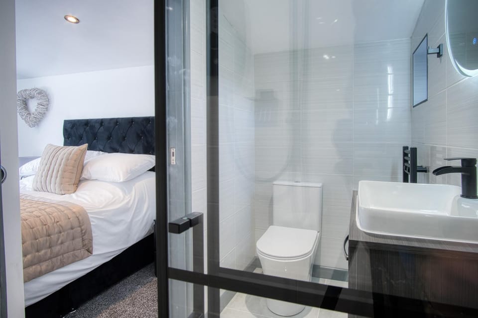 Cedars Lodge - Hot Tub - Penally - Tenby Chalet in Saint Florence