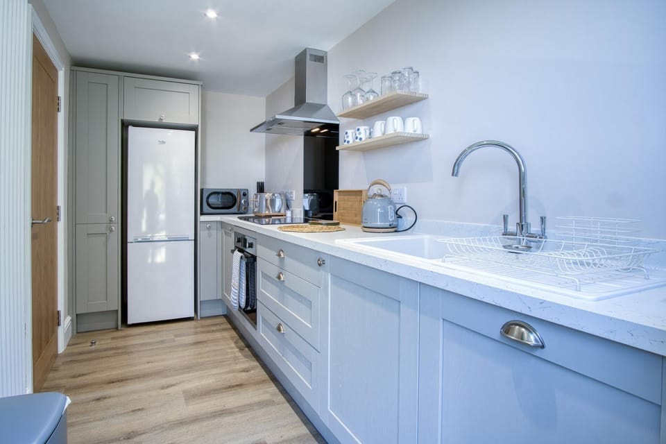 Apartment (2 Bedrooms) | Private kitchen | Microwave, oven, stovetop, dishwasher