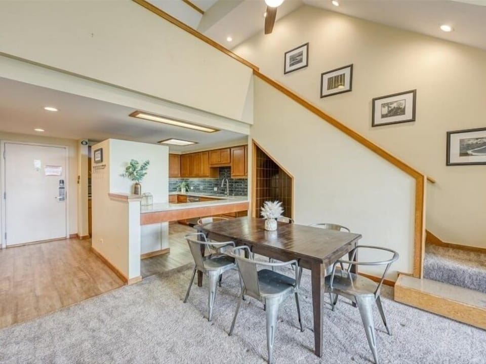Condo, 1 Bedroom | Dining