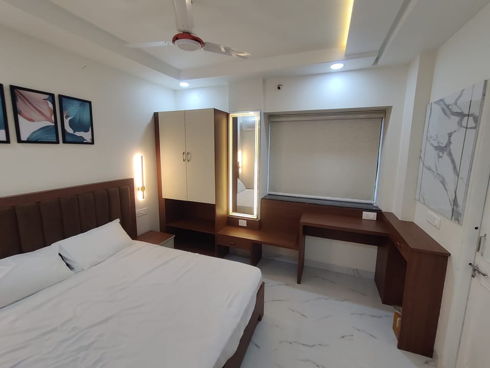 Apartment | Desk, iron/ironing board, free WiFi