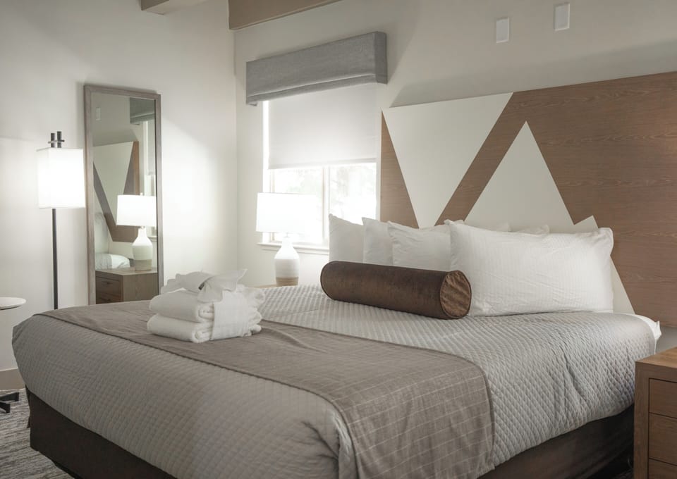 Condo, 1 King Bed with Sofa bed | WiFi (free), bed sheets