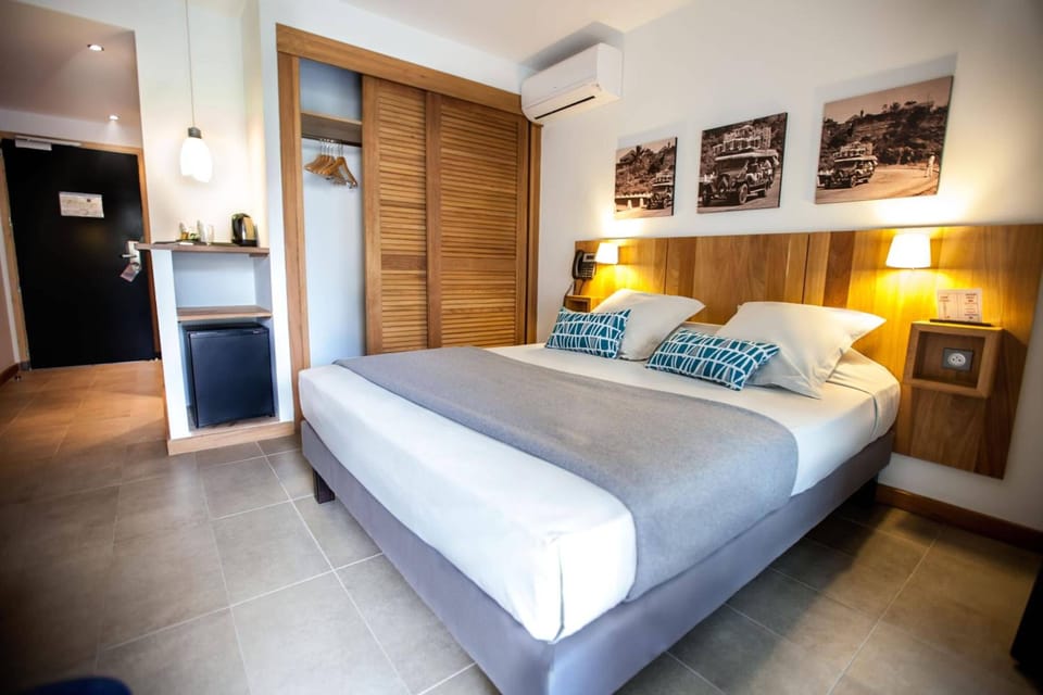 Premium bedding, in-room safe, desk, soundproofing