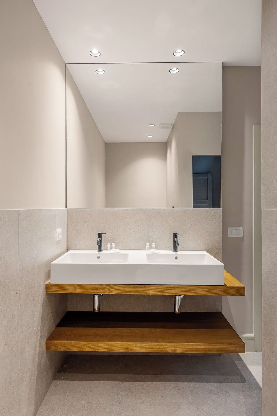 Luxury Quadruple Room, Balcony, City View | Bathroom