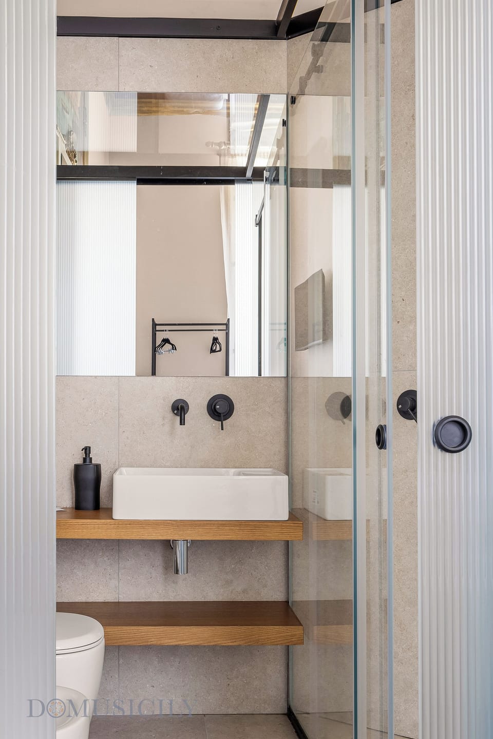 Deluxe Room, Balcony, City View | Bathroom