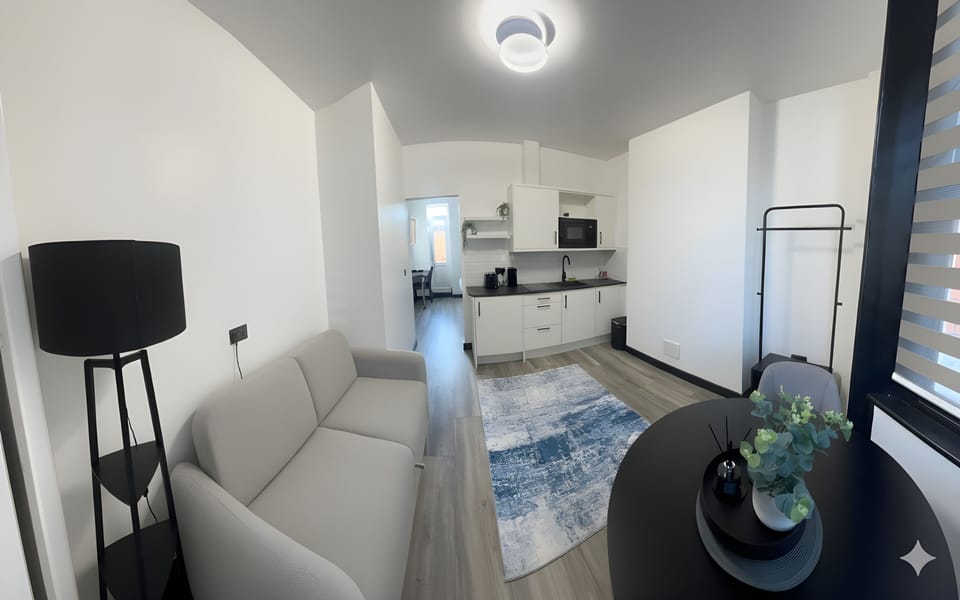 Superior Suite | Desk, laptop workspace, free WiFi, bed sheets