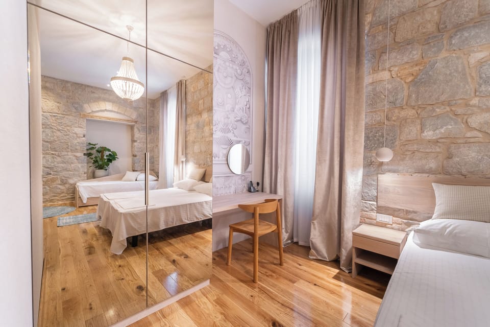 Triple Room, City View (8) | Free WiFi