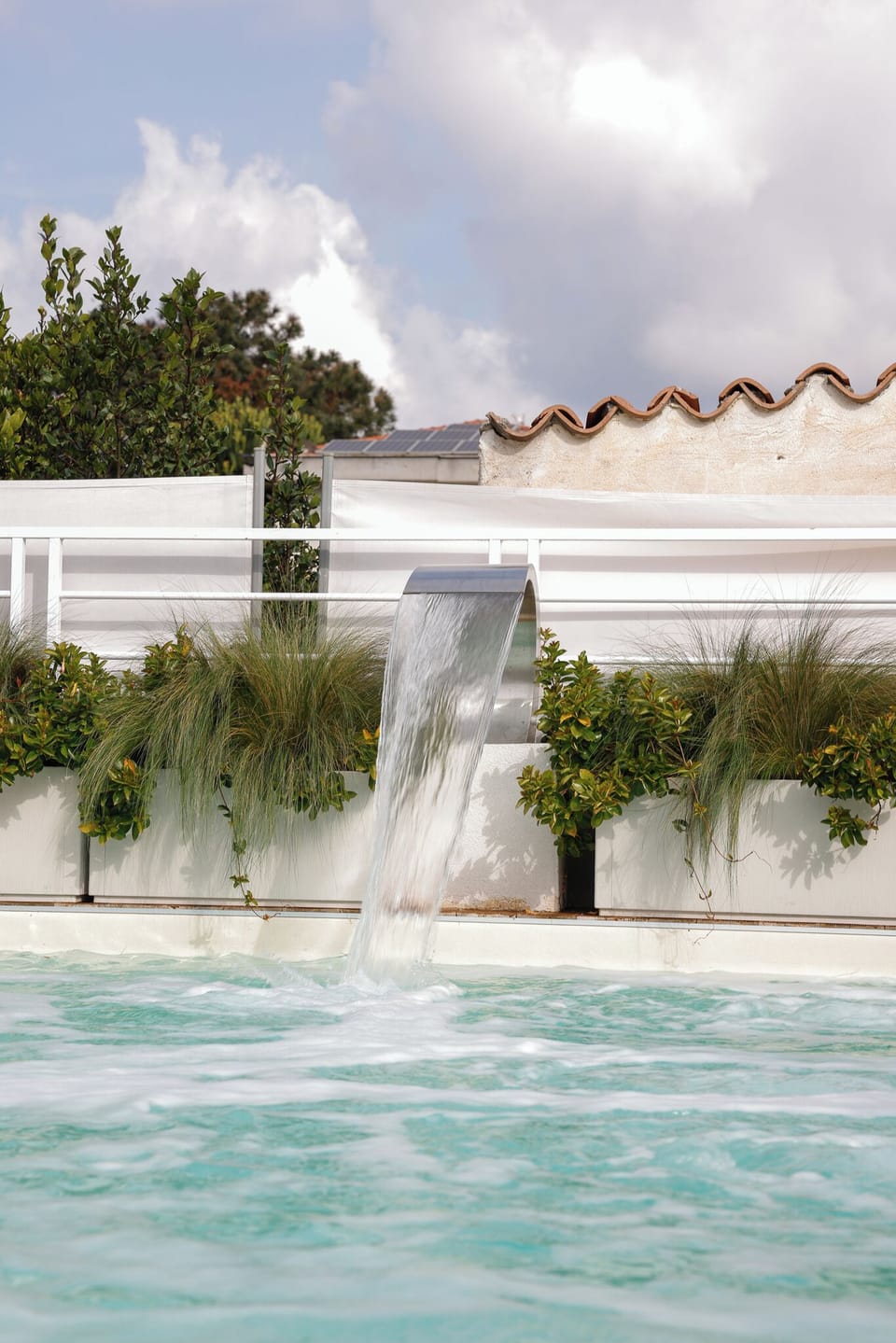 Pool waterfall