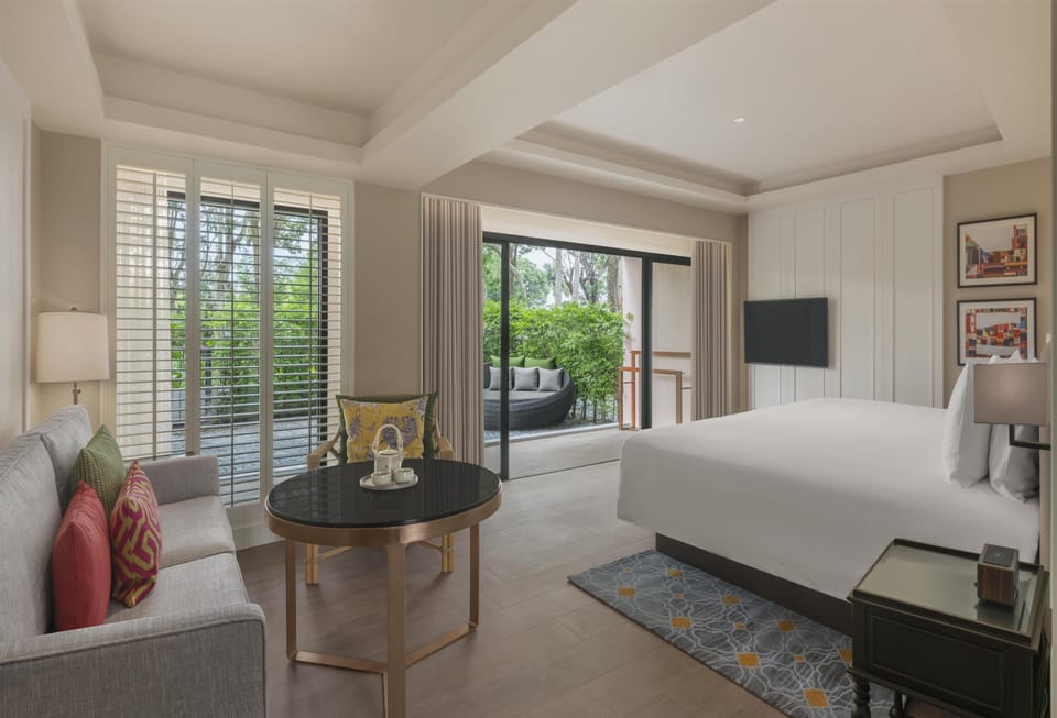 Down comforters, pillowtop beds, minibar, in-room safe