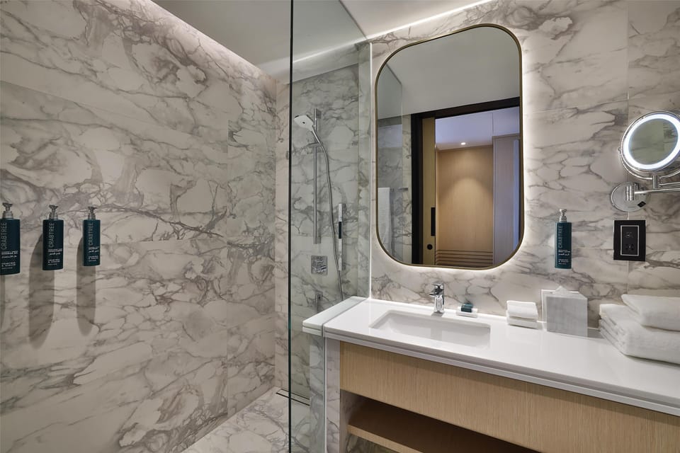 Shower, hair dryer, bathrobes, slippers