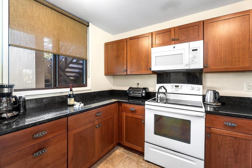 Condo, 1 Queen Bed with Sofa bed (Keauhou Kona Surf & Racquet Club#7-10) | Private kitchen