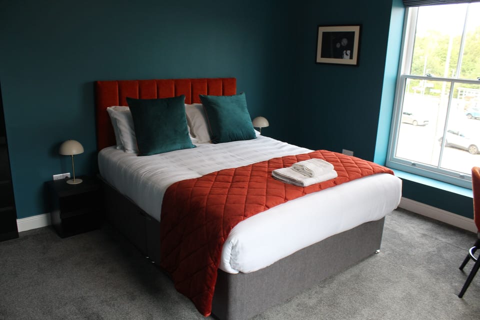 Signature Double Room | Desk, laptop workspace, soundproofing, iron/ironing board