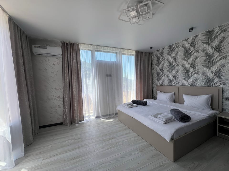 Superior Double or Twin Room, Balcony, Mountain View | Soundproofing, WiFi (free)