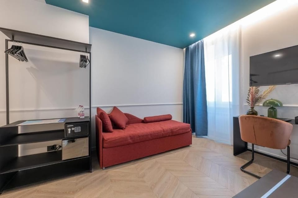 In-room safe, desk, laptop workspace, blackout drapes