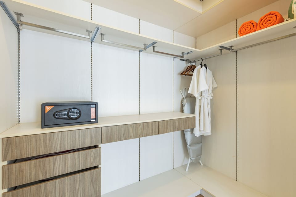 Comfort Townhome, Patio | WiFi (free), bed sheets