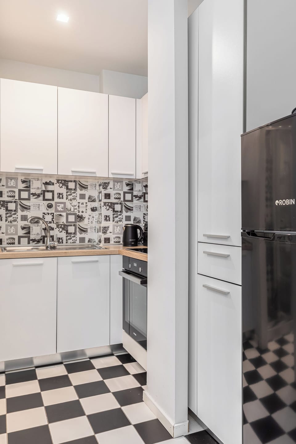 Apartment, 2 Bedrooms, Balcony, City View | Private kitchen | Espresso maker, electric kettle