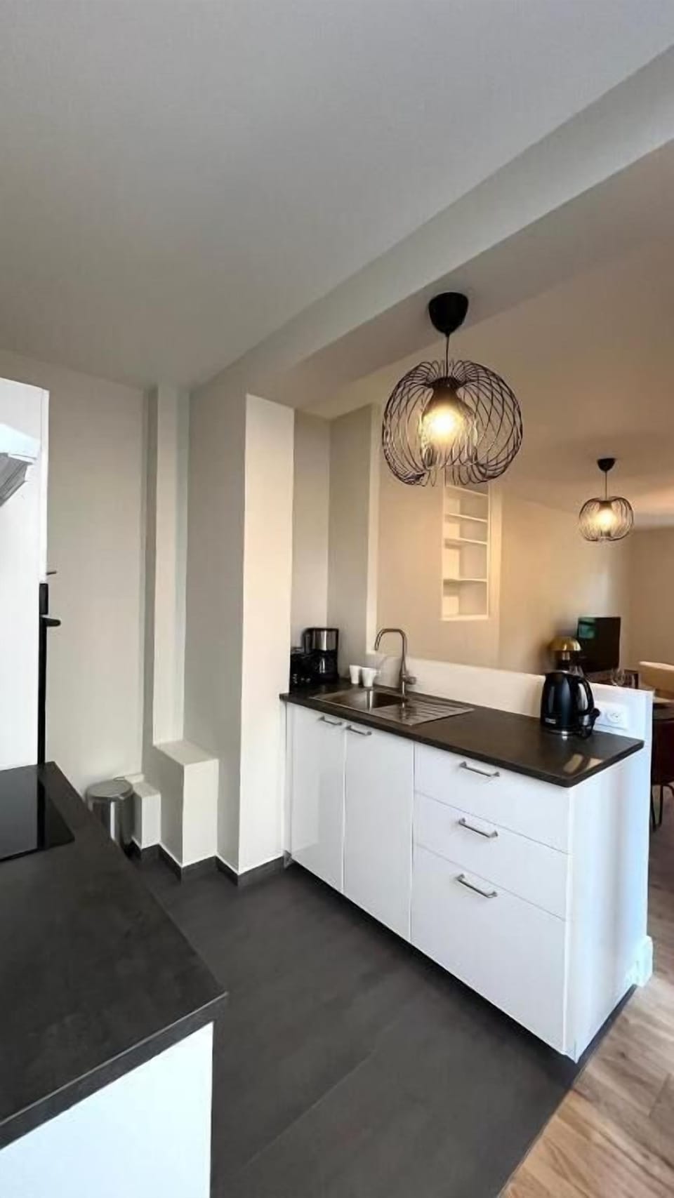 Deluxe Apartment, City View | Private kitchen | Electric kettle